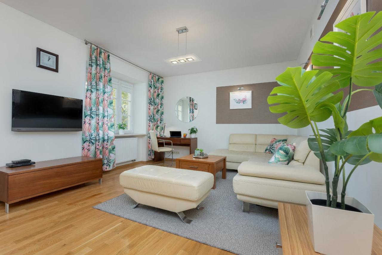 Cosy With Parking In The Centre By Renters Appartement