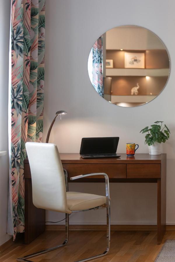 Cosy With Parking In The Centre By Renters Appartement Warschau